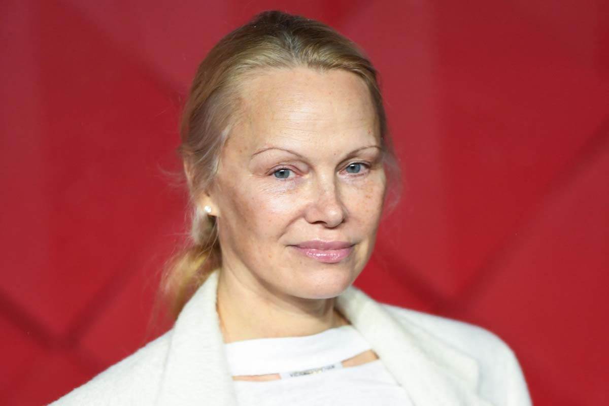  Pamela Anderson otkrila šta koristi za njegu lica 