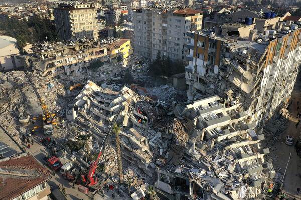  U Turskoj je počelo prvo suđenje u vezi sa izgradnjom zgrada koje su se srušile  u zemljotresima 