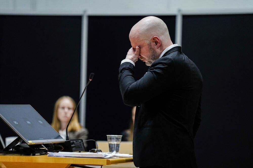  Anders Brejvikrasplakao se u utorak na sudu i rekao da mu je žao zbog napada 