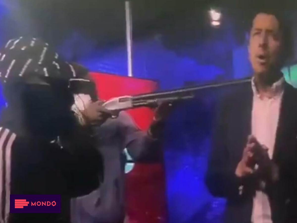 Muškarci prekrivenih lica upali u uživo program televizijskog kanala u