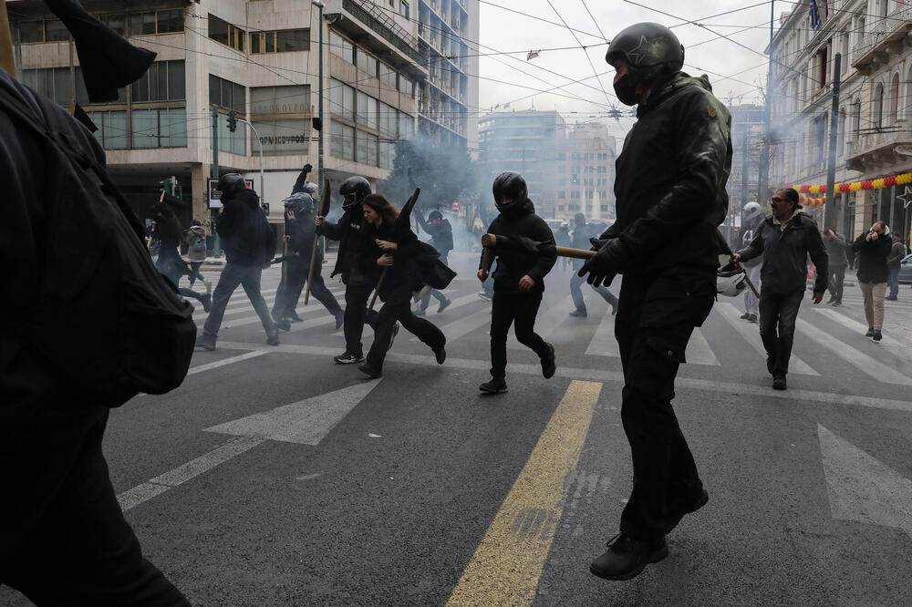 Ozbiljni neredi u Grčkoj Ozbiljni neredi u Grčkoj