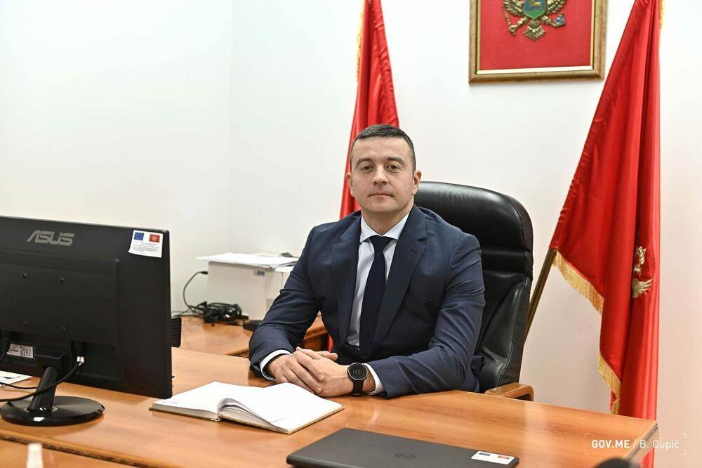  Aleksandar Radović podnio je ostavku 