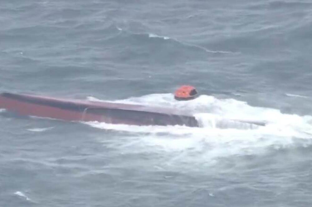  Južnokorejski tanker prevrnuo se rano jutros kod zaliva u jugozapadnom Japanu 