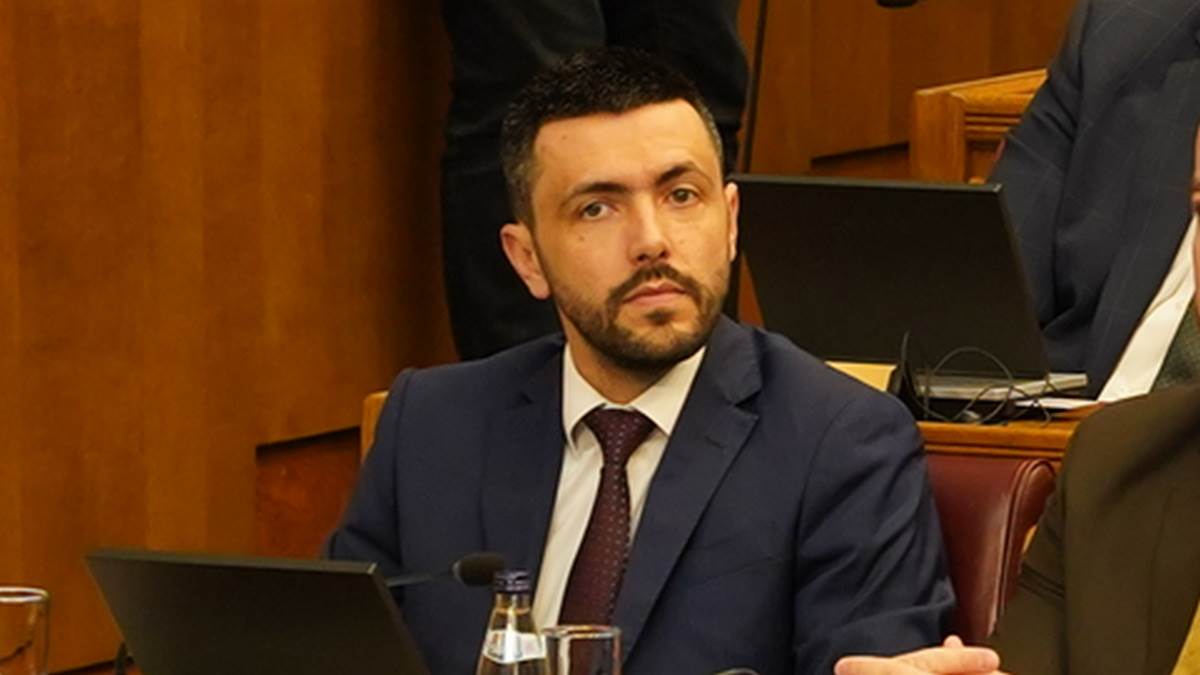 Živković: Ostavke poslanika DPS-a na mjesta potpredsjednika Skupštine i predsjednika tri odbora, ako budu usvojena dva zakona | Info Živković: Ostavke poslanika DPS-a na mjesta potpredsjednika Skupštine i predsjednika tri odbora, ako budu usvojena dva zakona | Info