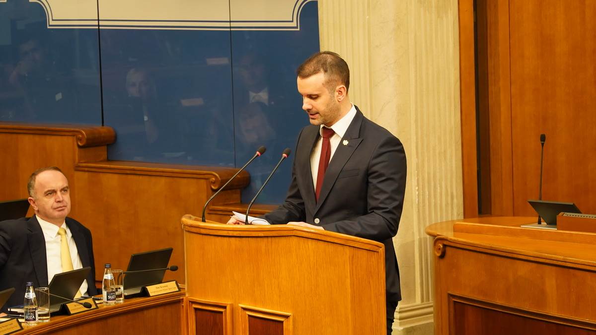 Spajić: Ponosan sam na demokratsko ponašanje koje smo pokazali jutrošnjim Info-om Spajić: Ponosan sam na demokratsko ponašanje koje smo pokazali jutrošnjim Info-om