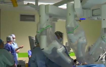  Operacija srca robotom 