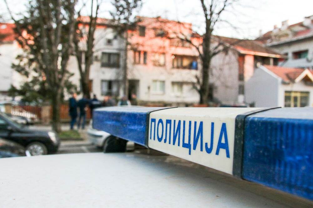  Žandarm pogođen strijelom u vat kod ambasadr Izraelu u Beogradu 