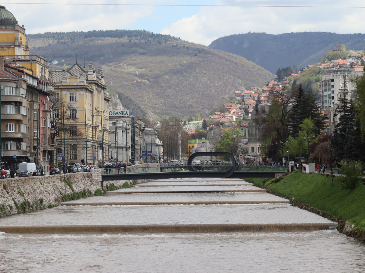  Maloljetnik oštrim predmetom povrijedio dva učenika 