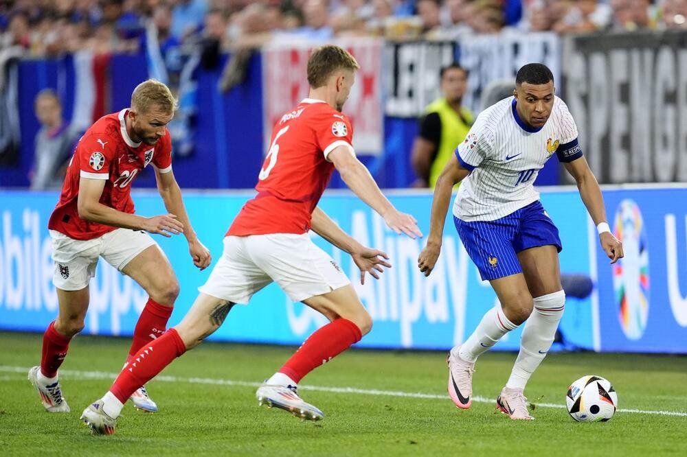  Fudbaleri Francuske savladali su Austriju rezultatom 1:0 