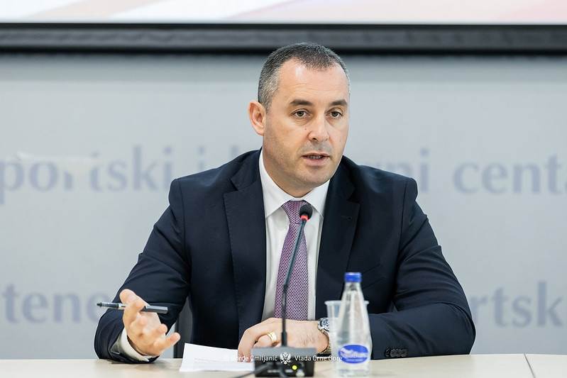  Ministarstvo sporta i mladih Crne Gore je reagovalo na jučerašnje saopštenje Košarkaškog saveza Crne 