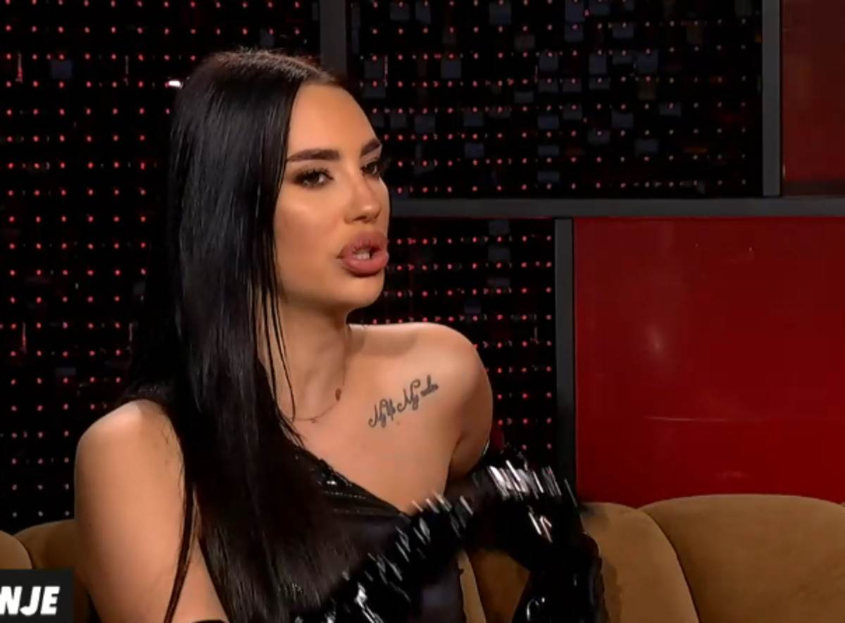  Prvi put stavila silikone u 20, zvali je daska 