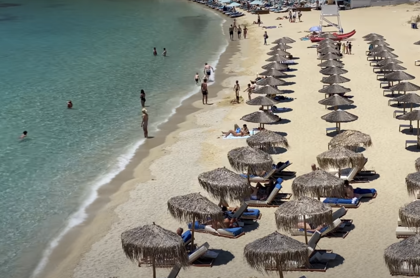  Kruzer je izazvao gigantske talase koji su potopili ljude na plaži na Mikonosu 