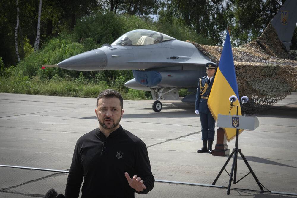  Ukrajina je dobila svoje prve borbene avione F-16 