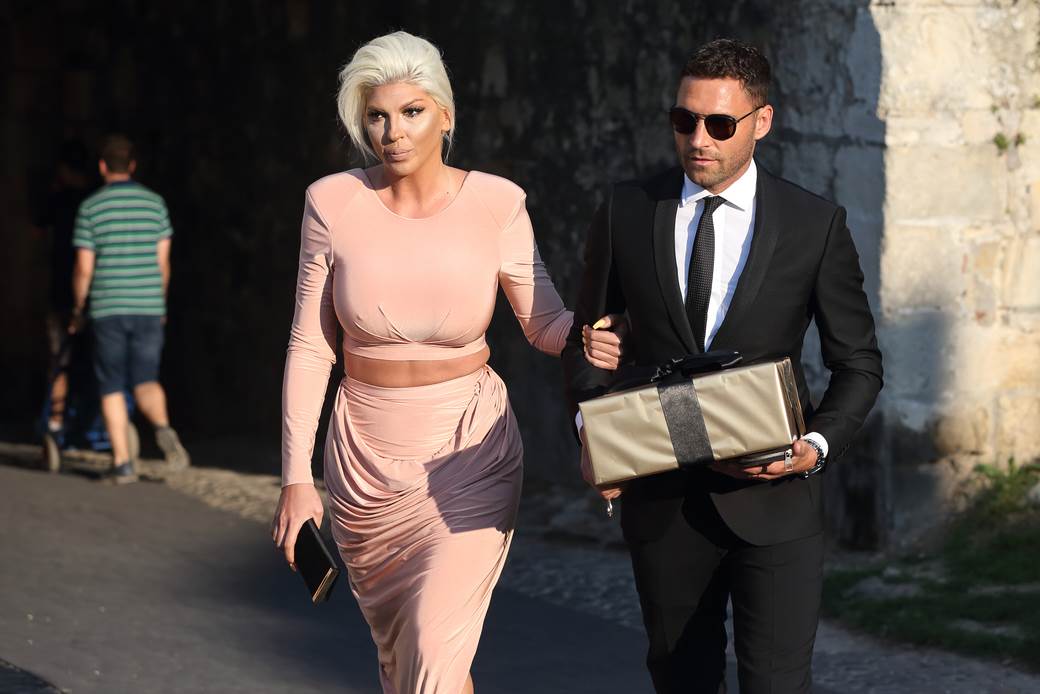   Jelena Karleuša u emisiji rekla šta misli i o saopštenju njenog bivšeg muža 