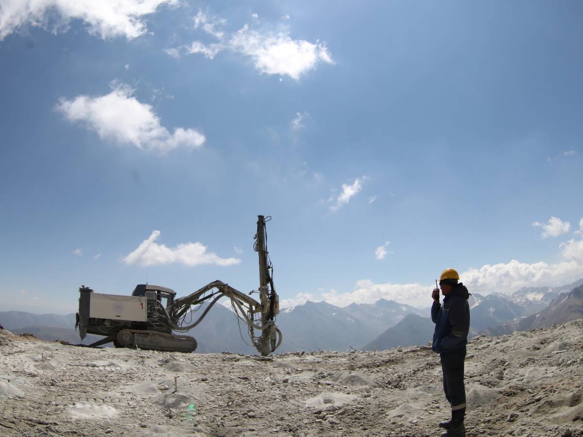  Naučnici došli do neobičnog otkrića: Iz Zemljinog jezgra curi rijetko zlato 