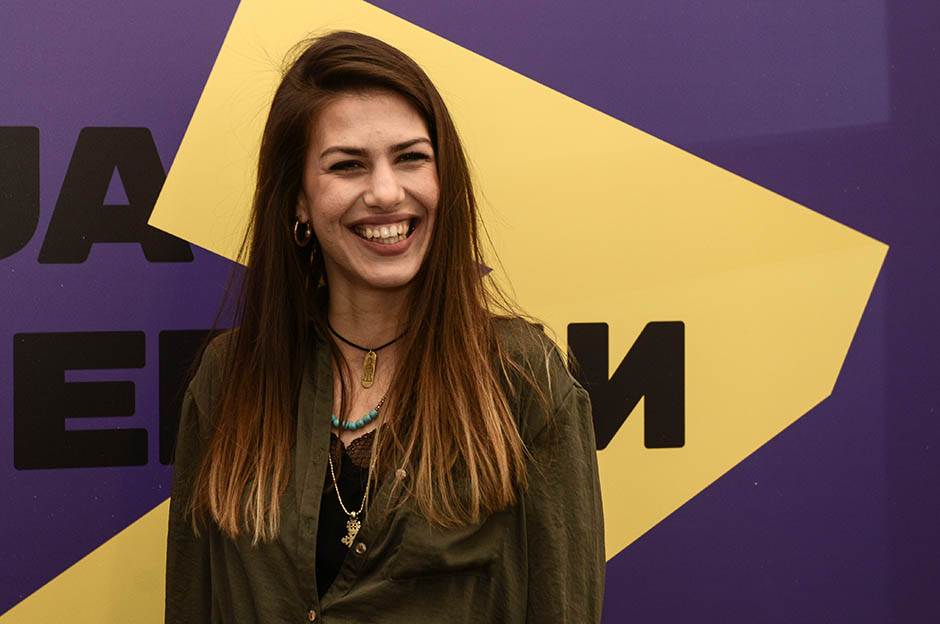  Ćerka poznatog muzičara slavu stekla kao diete: Udala se za 23 godine starijeg reditelja, on otkrio  