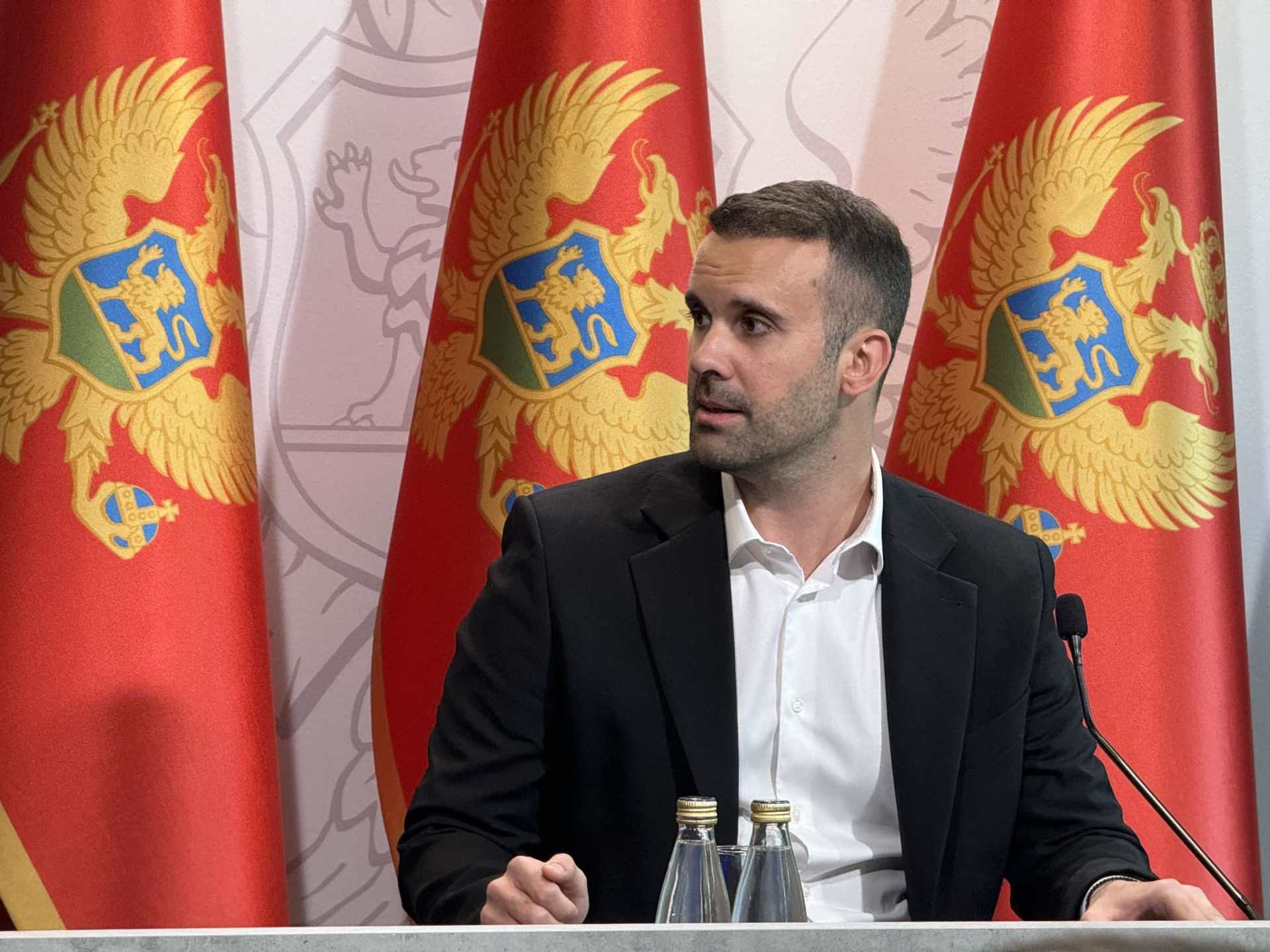 Francuska je blokirala zatvaranje dva poglavlja u pregovorima Crne Gore sa EU Info Francuska je blokirala zatvaranje dva poglavlja u pregovorima Crne Gore sa EU Info