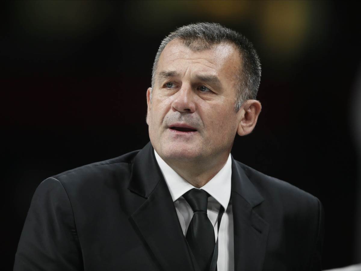  Sportski direktor Partizana Zoran Savić istakao je da je izostanak Ajzee Majka problem za partizan 