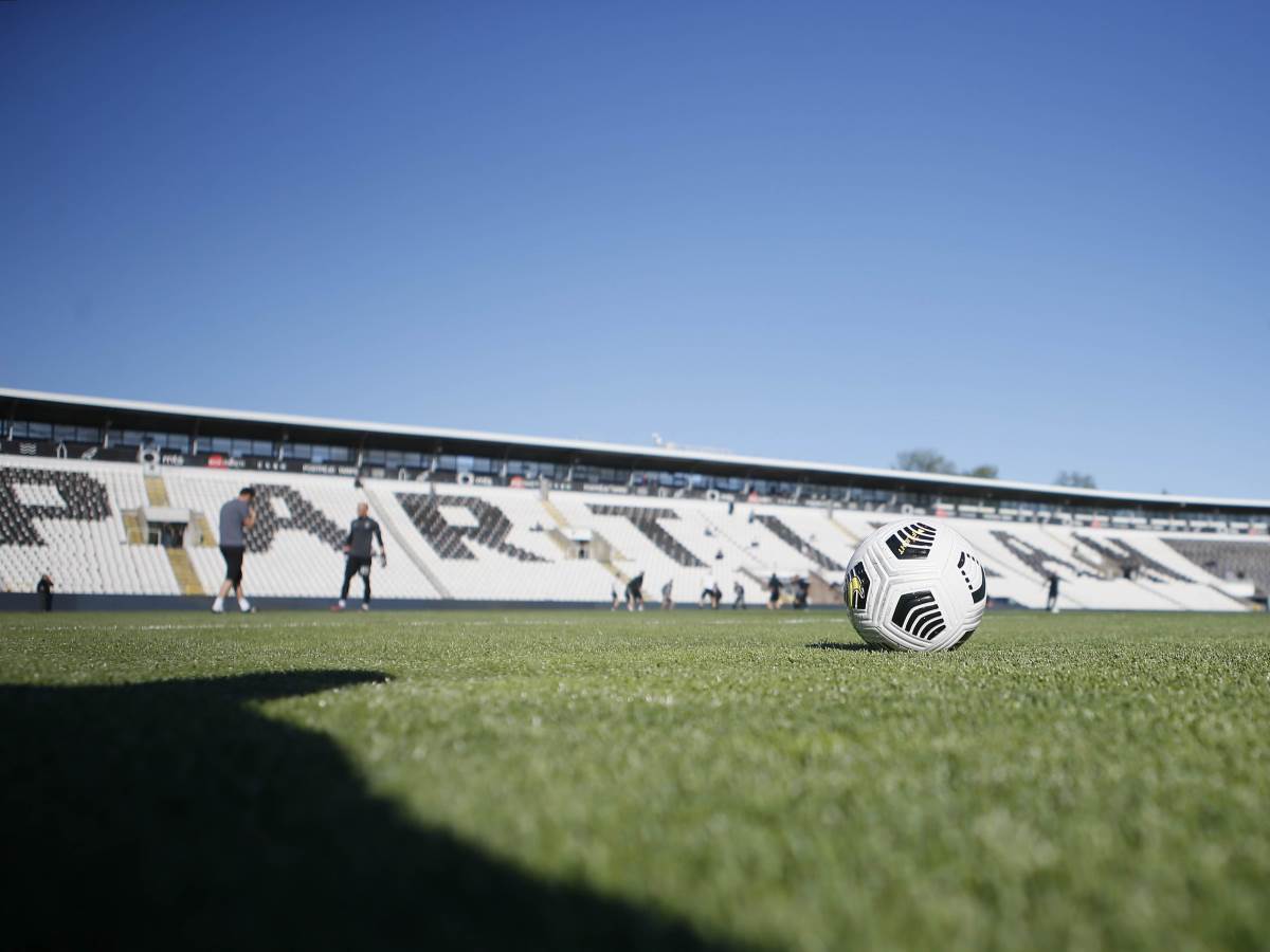  Uništen stadion partizana 