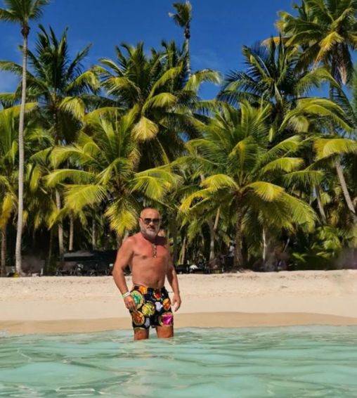   Pjevač šokirao priznanjem sa kim je izgubio nevinost 