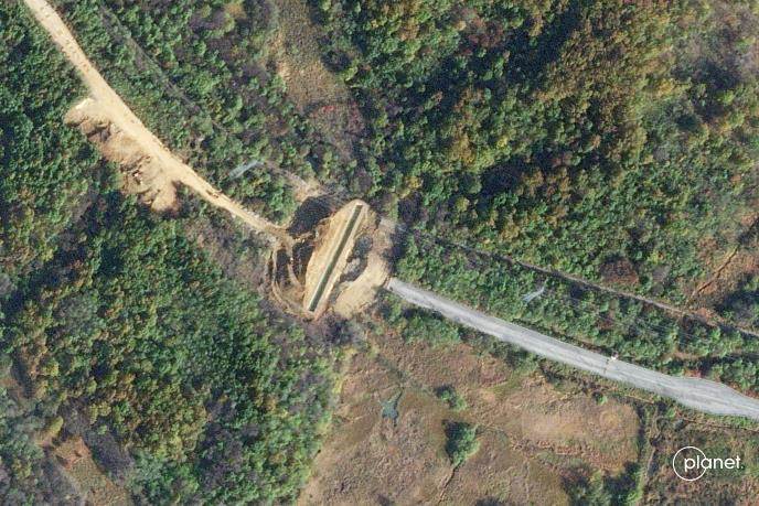  Ogromni rovovi se vide na satelitskim snimcima granice Južne i Sjeverne Koreje 