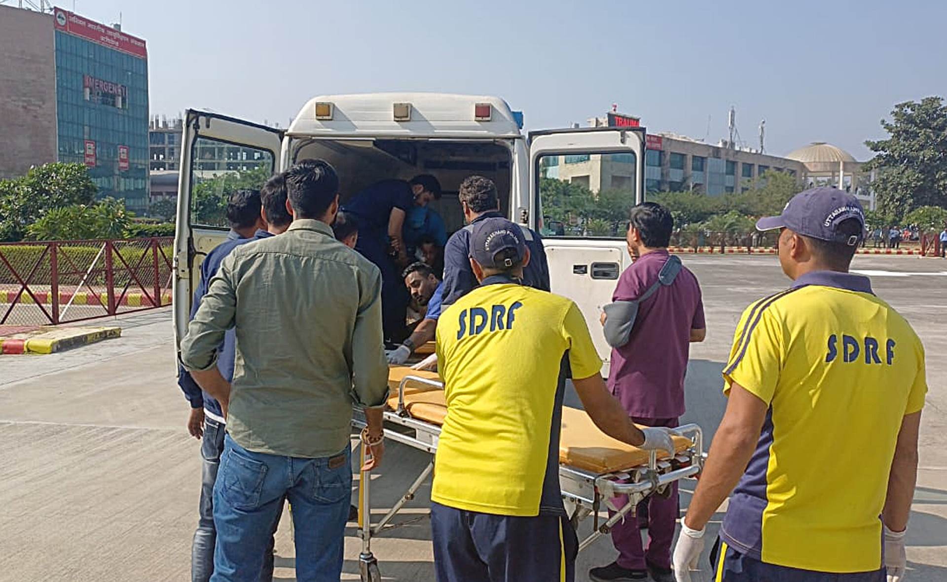  Poginulo najmanje 36 putnika! Strašna nesreća u Indiji, autobus izgubio kontrolu i sletio u provalij 