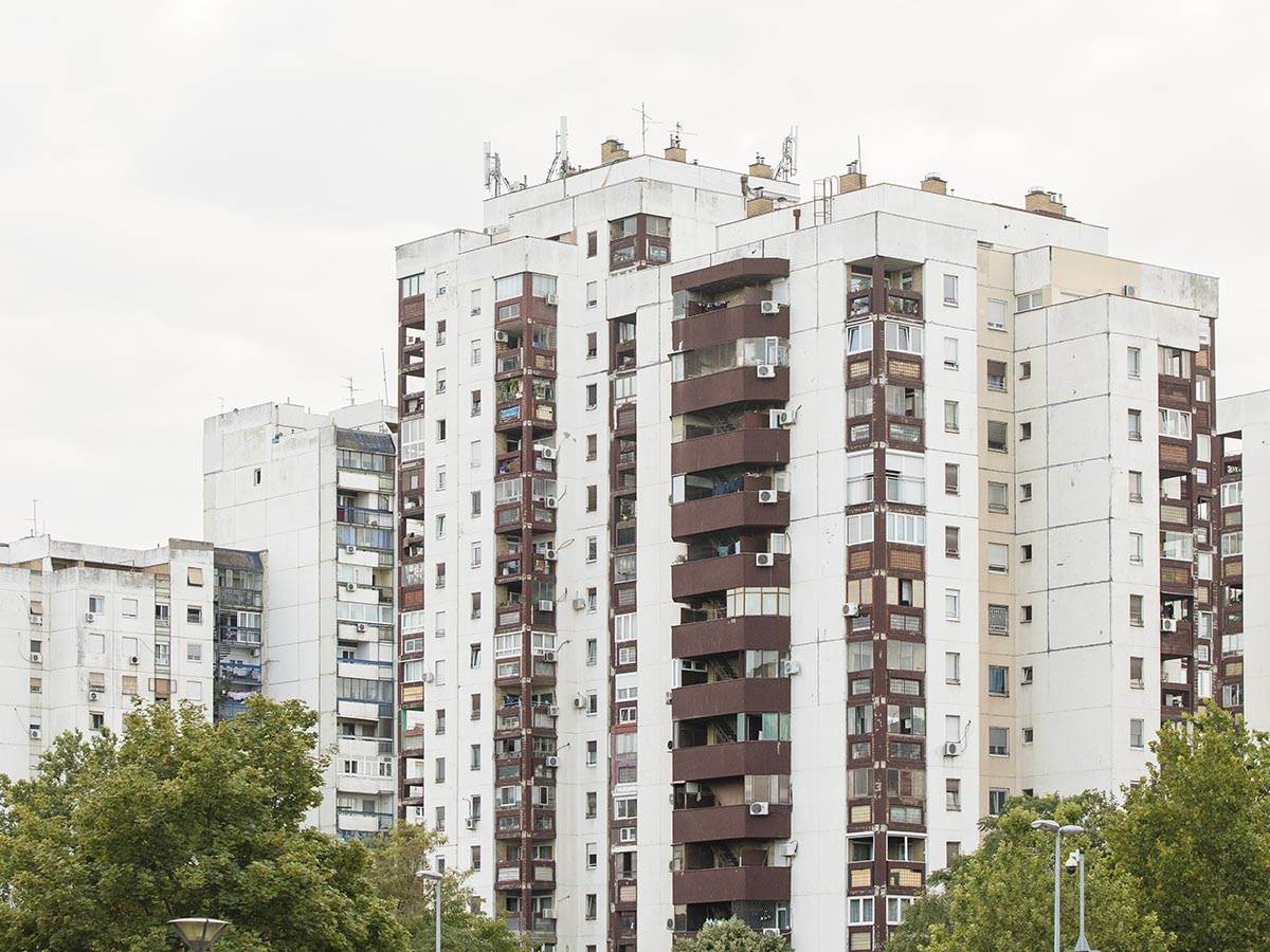  Muškarac i žena iznajme stan na Novom Beogradu pa prodaju namještaj. 