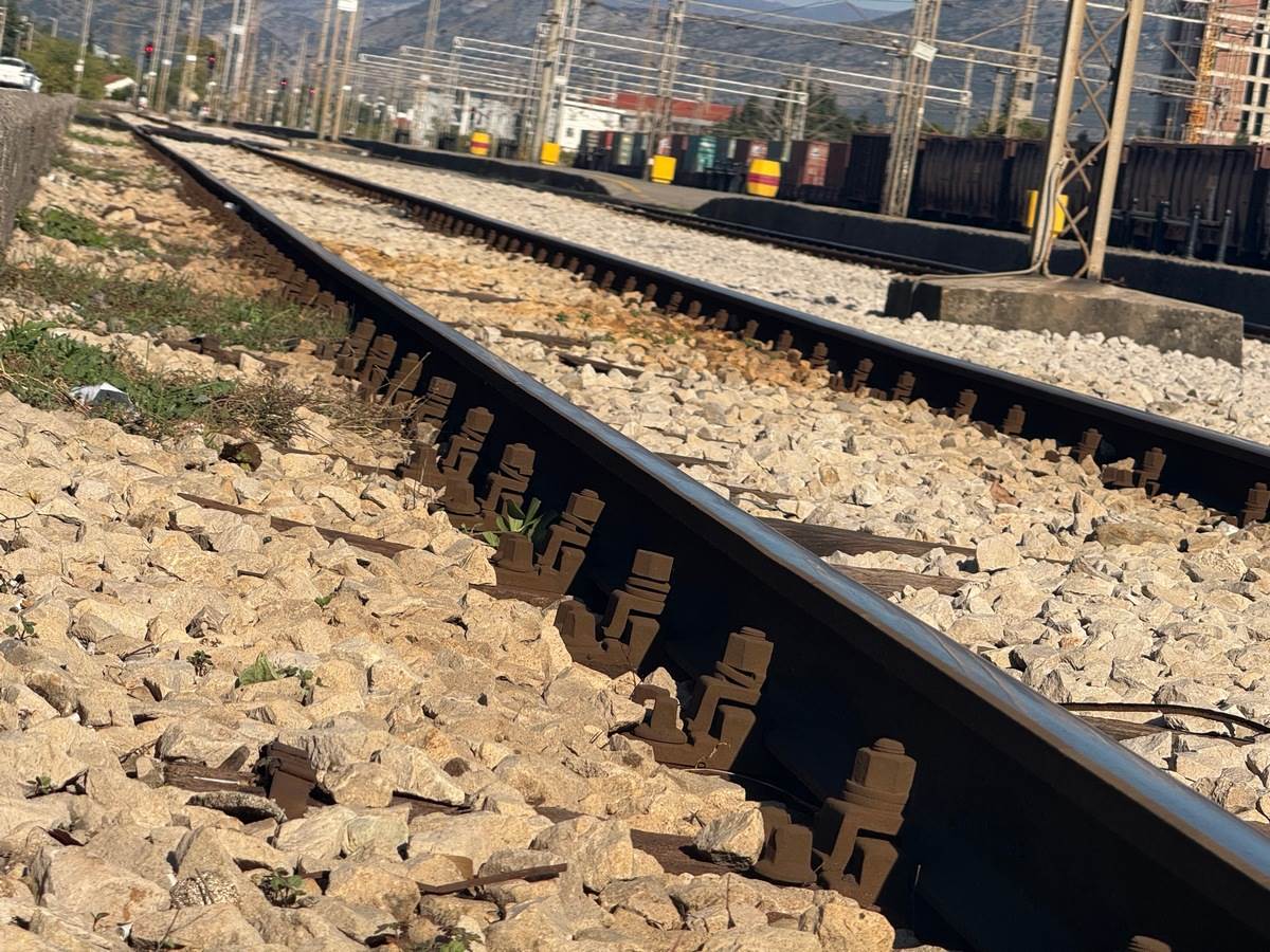  ŽPCG: Srbija Voz pustio u saobraćaj neispravna putnička kola bez grijanja na relaciji Beograd-Bar 