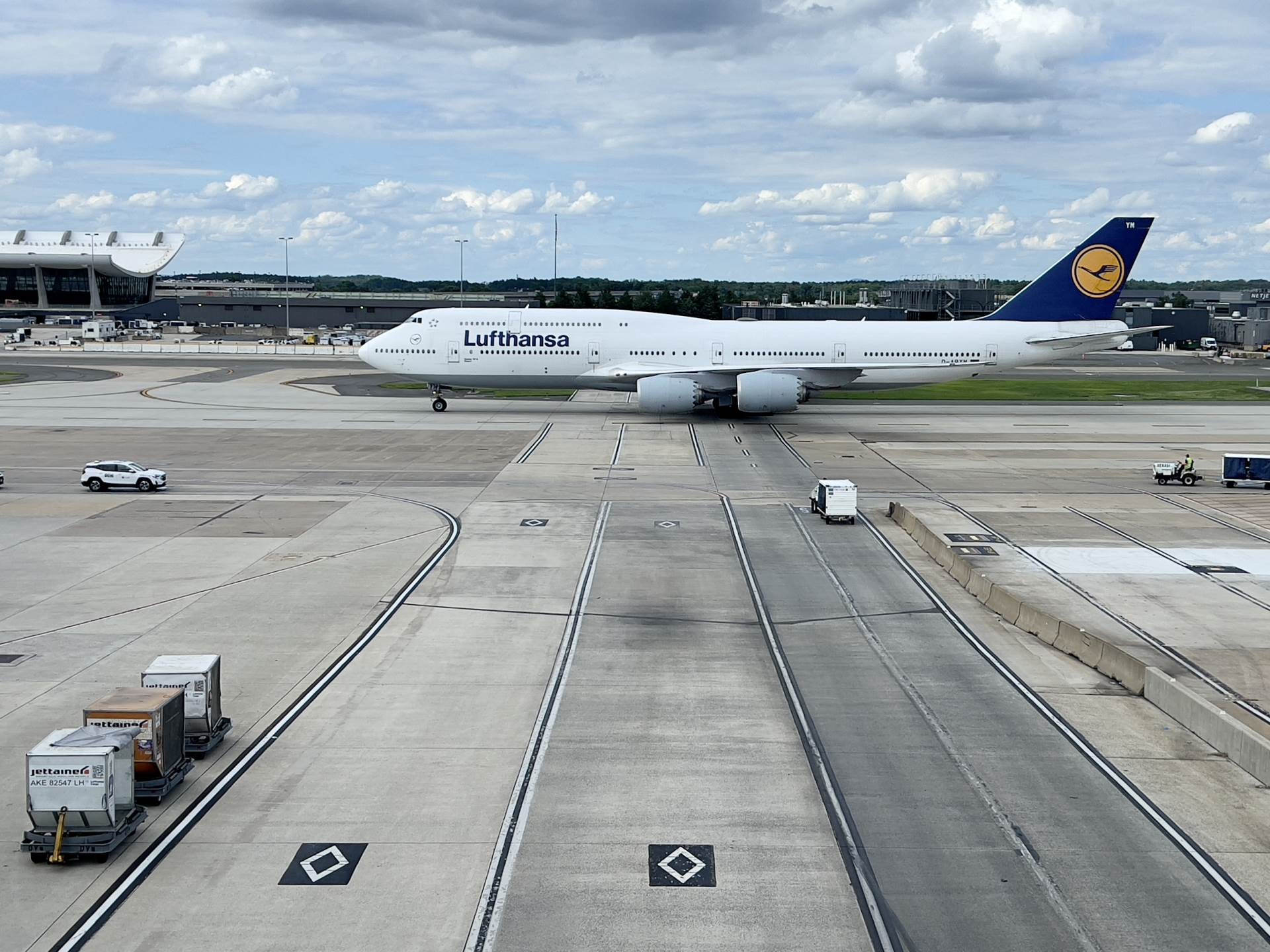  Avion njemačke avio-kompanije uletio je u jake turbulencije gdje je povrijeđeno 11 osoba 