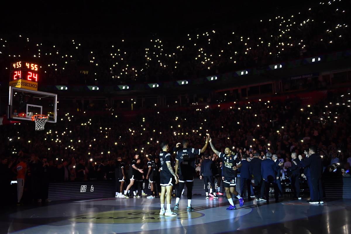  Partizan se oglasio o smrti navijača: Srušio se u Beogradskoj areni, preminuo u Urgentnom centru 