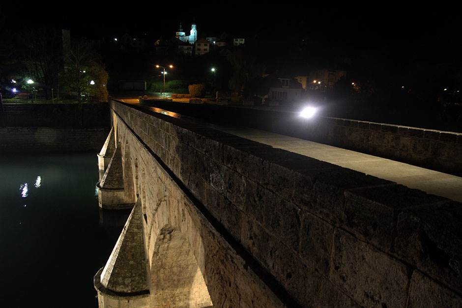  Zašto je Andrićeva na Drini ćuprija u mraku? 