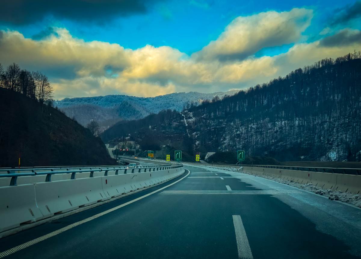  ČORLIJA: Vozači da ne pretiču snjegočistače na auto-putu, kad je magla da uključe sva četiri žmigavc 