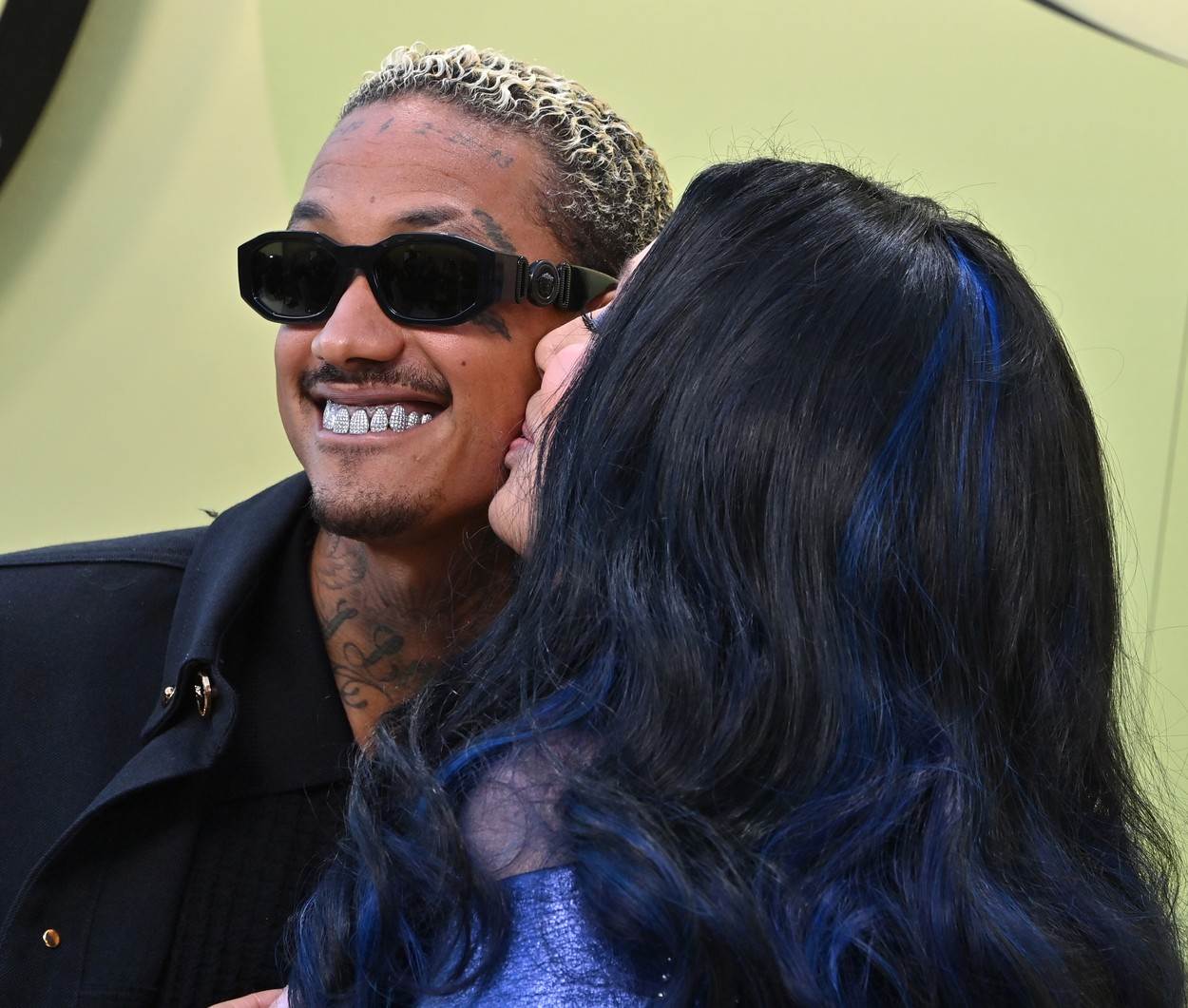  Šer na pragu 9. decenije progovorila o dečku: Ljubi 40 godina mlađeg, a evo šta misli o starenju 