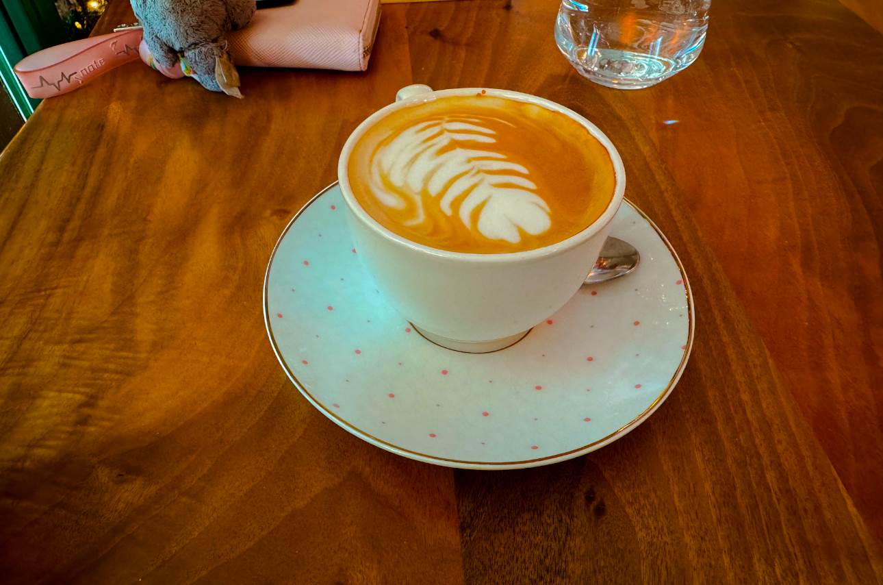  Zašto u kafiću dobijamo čašu vode uz espreso? Pravite grešku ako ne uzmete ni gutljaj, a nikad ne tr 