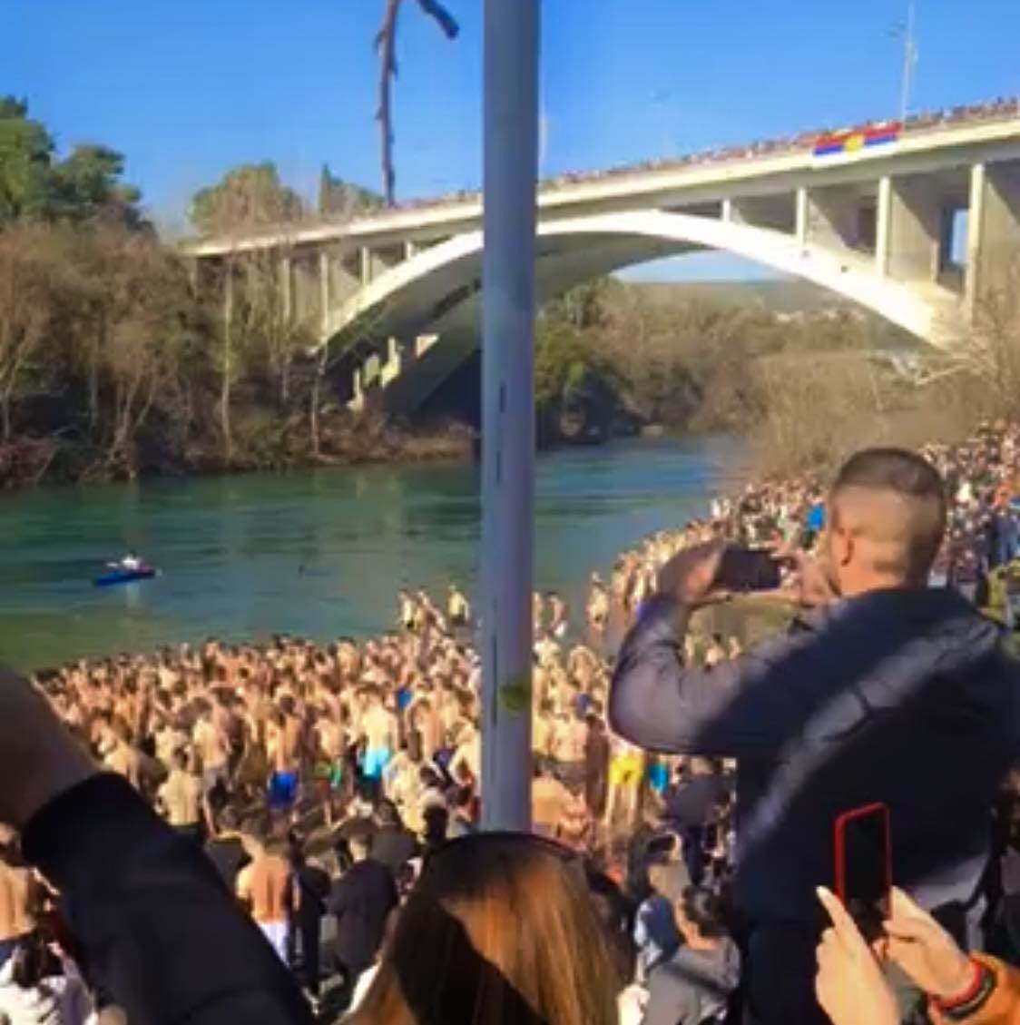  Plivanje za Časni krst u Podgorici Pobjednik Nikola Bošković 