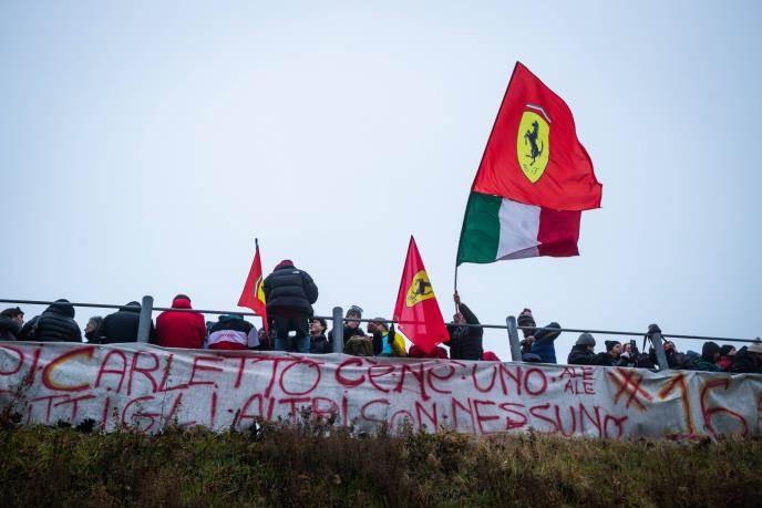 ISTORIJISKI TRENUTAK - HAMILTON PRVI PUT PROVOZAO CRVENI BOLID! Nestvarne scene: Tifozi preplavili Fiorano! ISTORIJISKI TRENUTAK - HAMILTON PRVI PUT PROVOZAO CRVENI BOLID! Nestvarne scene: Tifozi preplavili Fiorano!