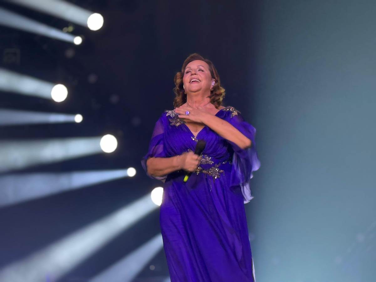   Bekuta od bivšeg dečka uzela 50.000 € i pisaći sto 