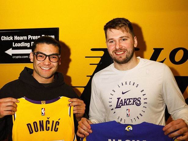  Dončić poklonio prvi dres Lejkersa 