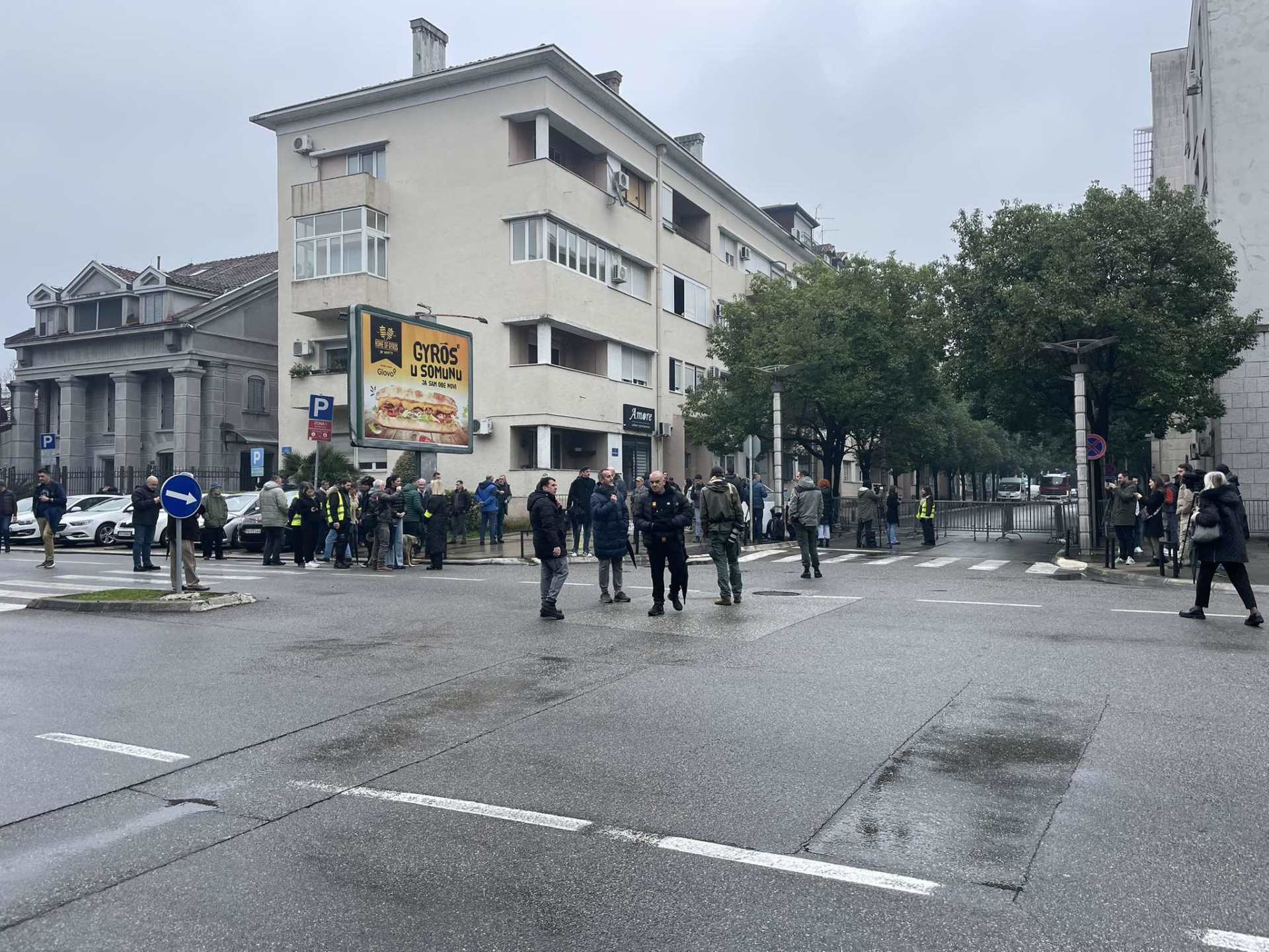  Višesatni protest ispred Vlade 