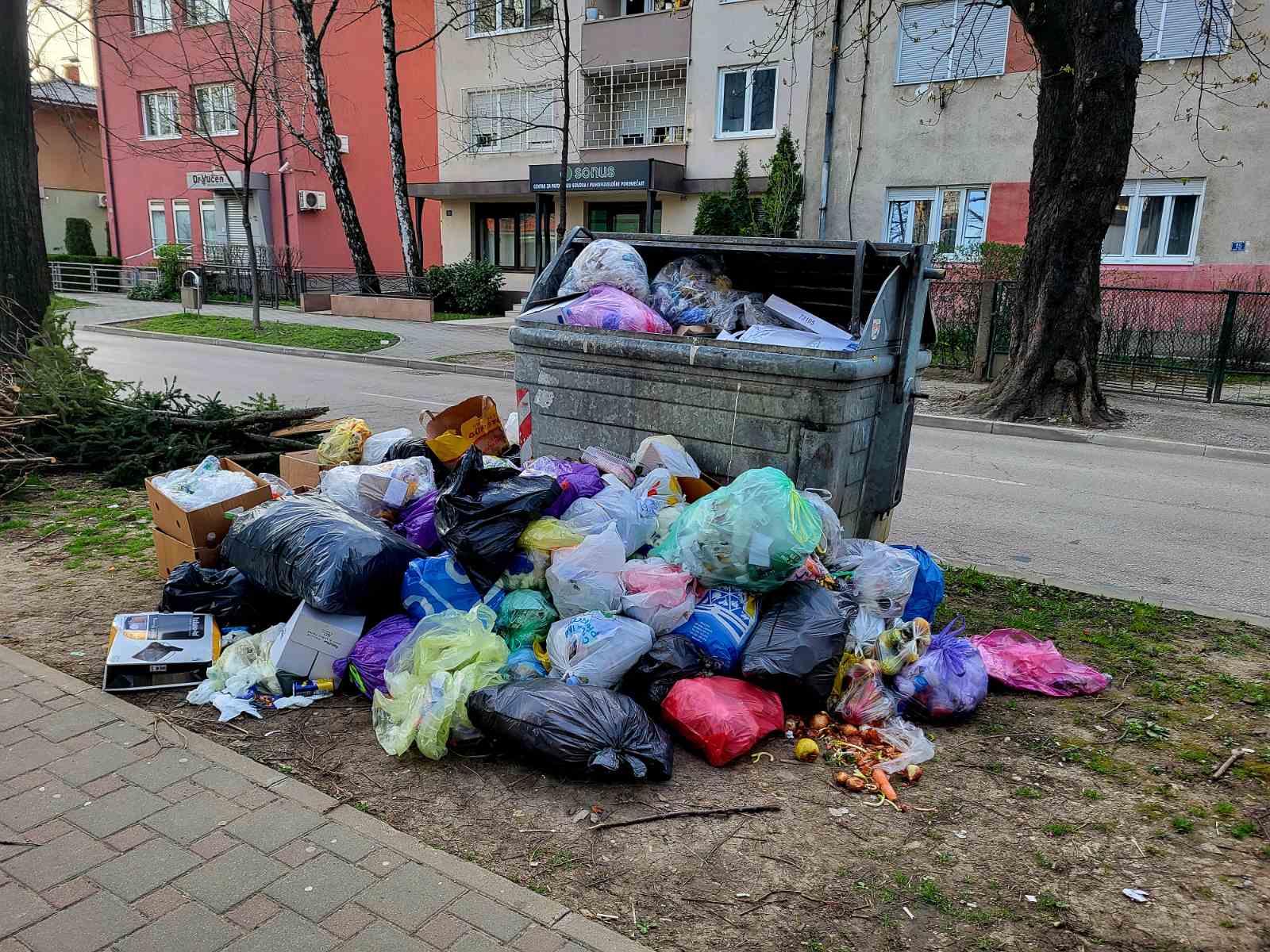  Sakupljao smeće pa zaradio za prvi dom 