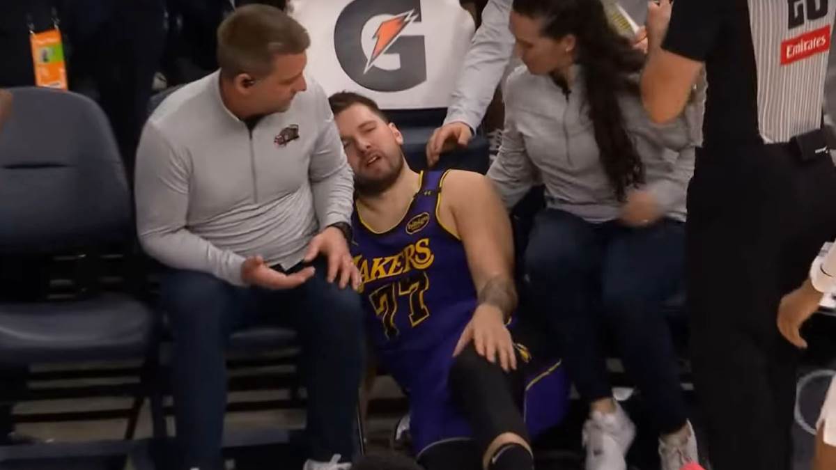  Luka Dončić pao pod klupu, pa priznao da mu je muka 