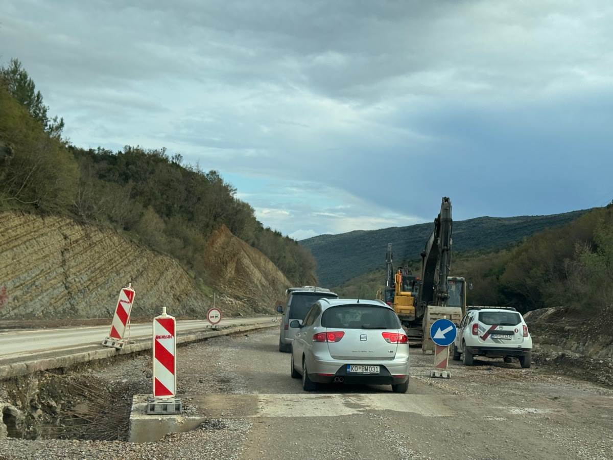  Intenzitet saobraćaja umjeren. 