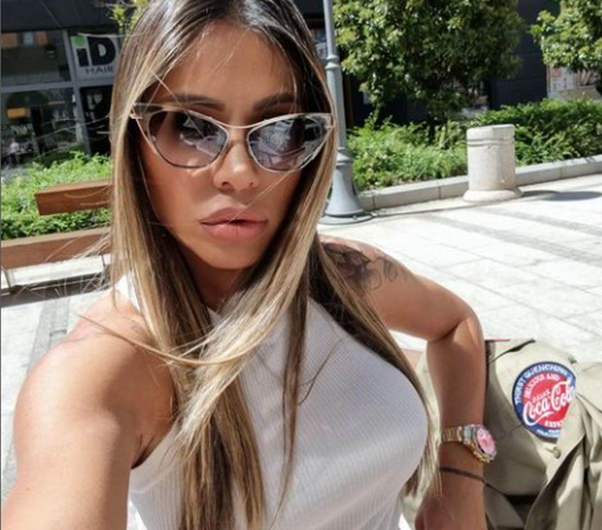   Sandru Afriku otac šišao na ćelavo, a prećutao joj da joj je baba umrla 