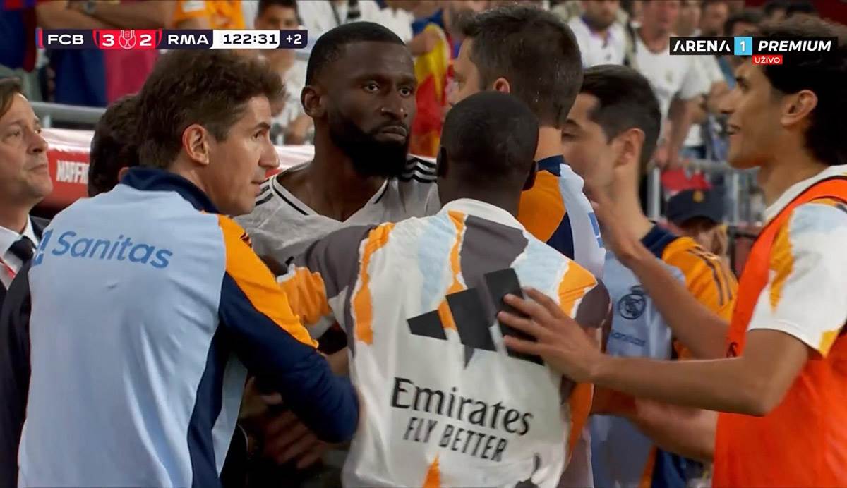  Fudbaler Reala htio da bije sudiju usred meča 