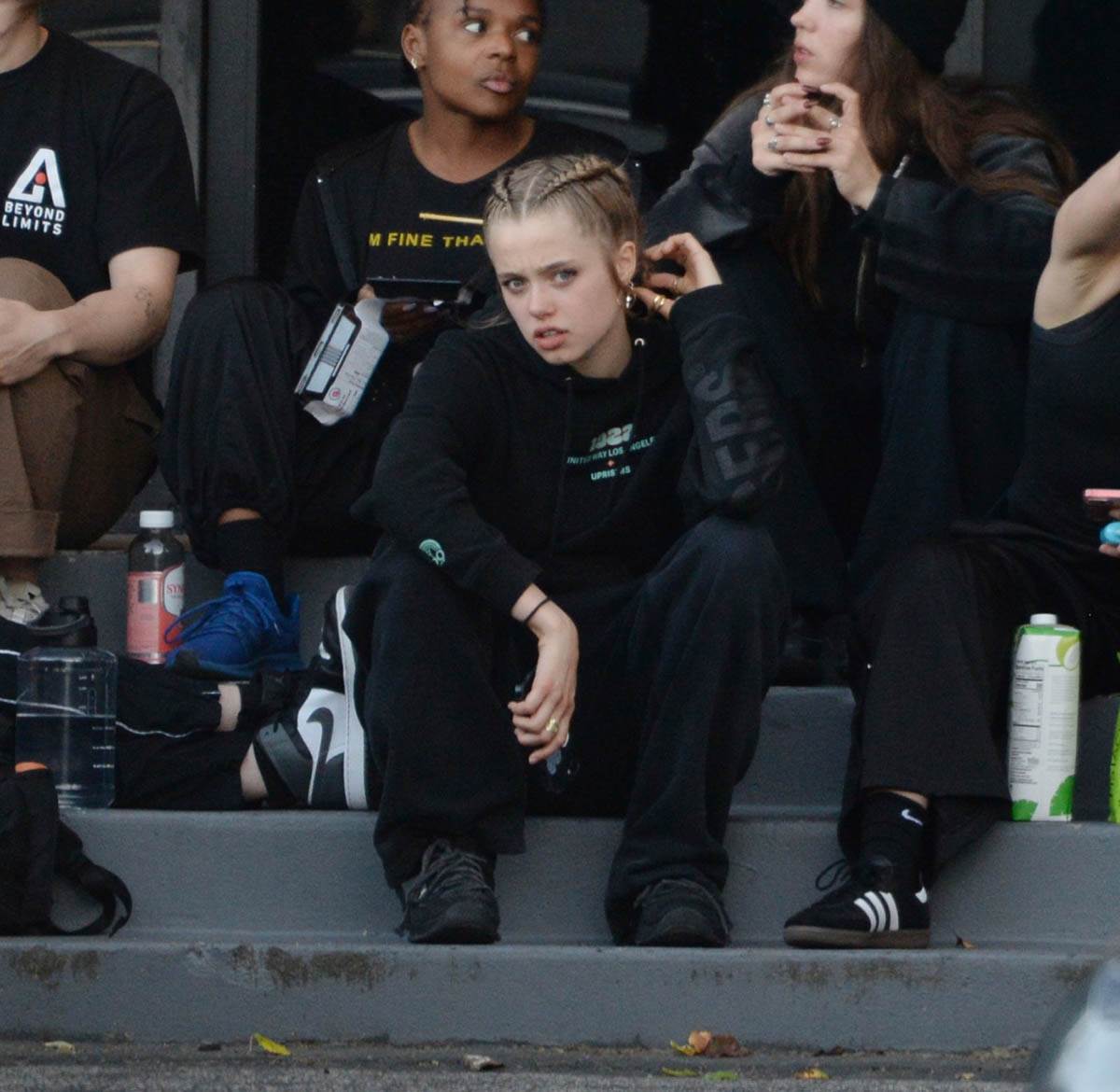  Ćerka Anđeline Džoli nanijela Bredu novi udarac: Svi joj gledaju u ruke nakon što se odrekla njegovo 