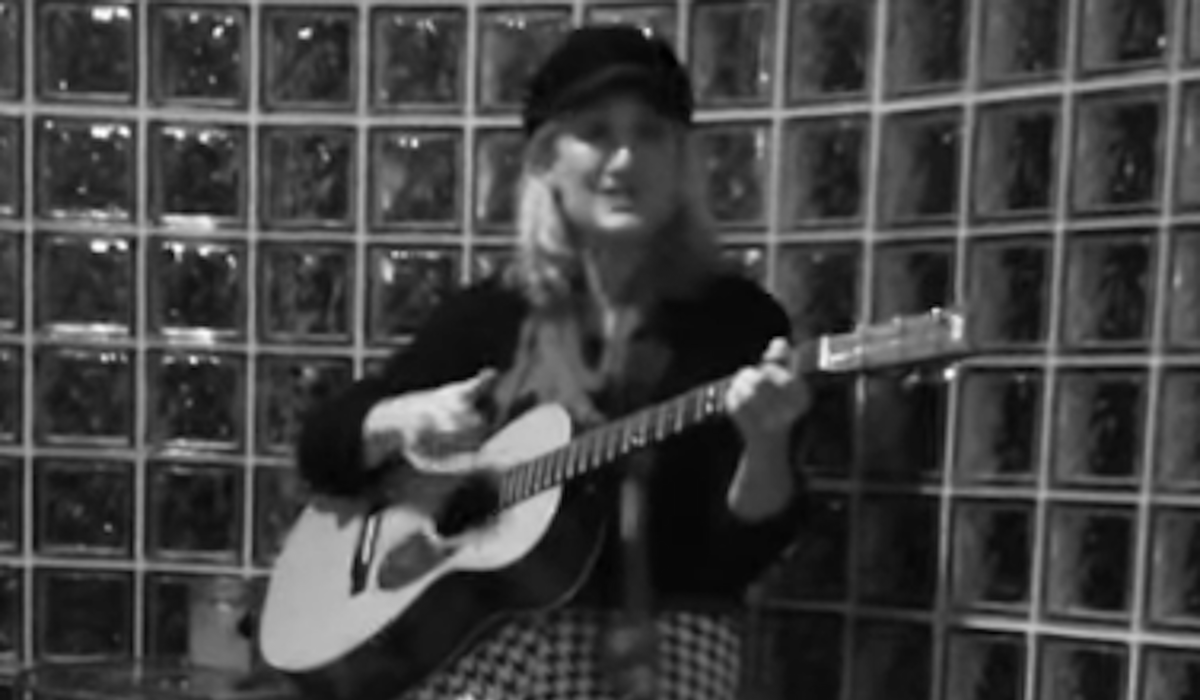  Pevačica nastradala u požaru u svojoj kući: Napisala pesmu koja je šokirala svet, a svi je znaju zbo 