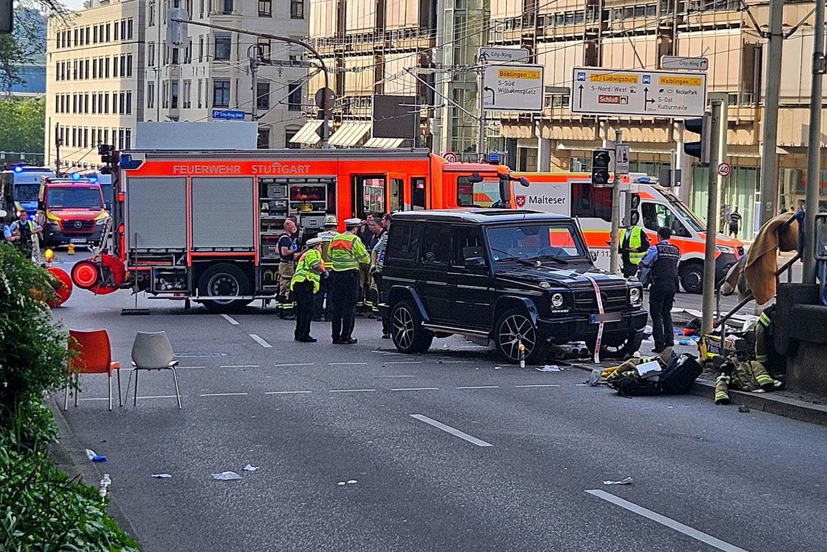  Vozač uletio u masu ljudi u Štutgartu!  