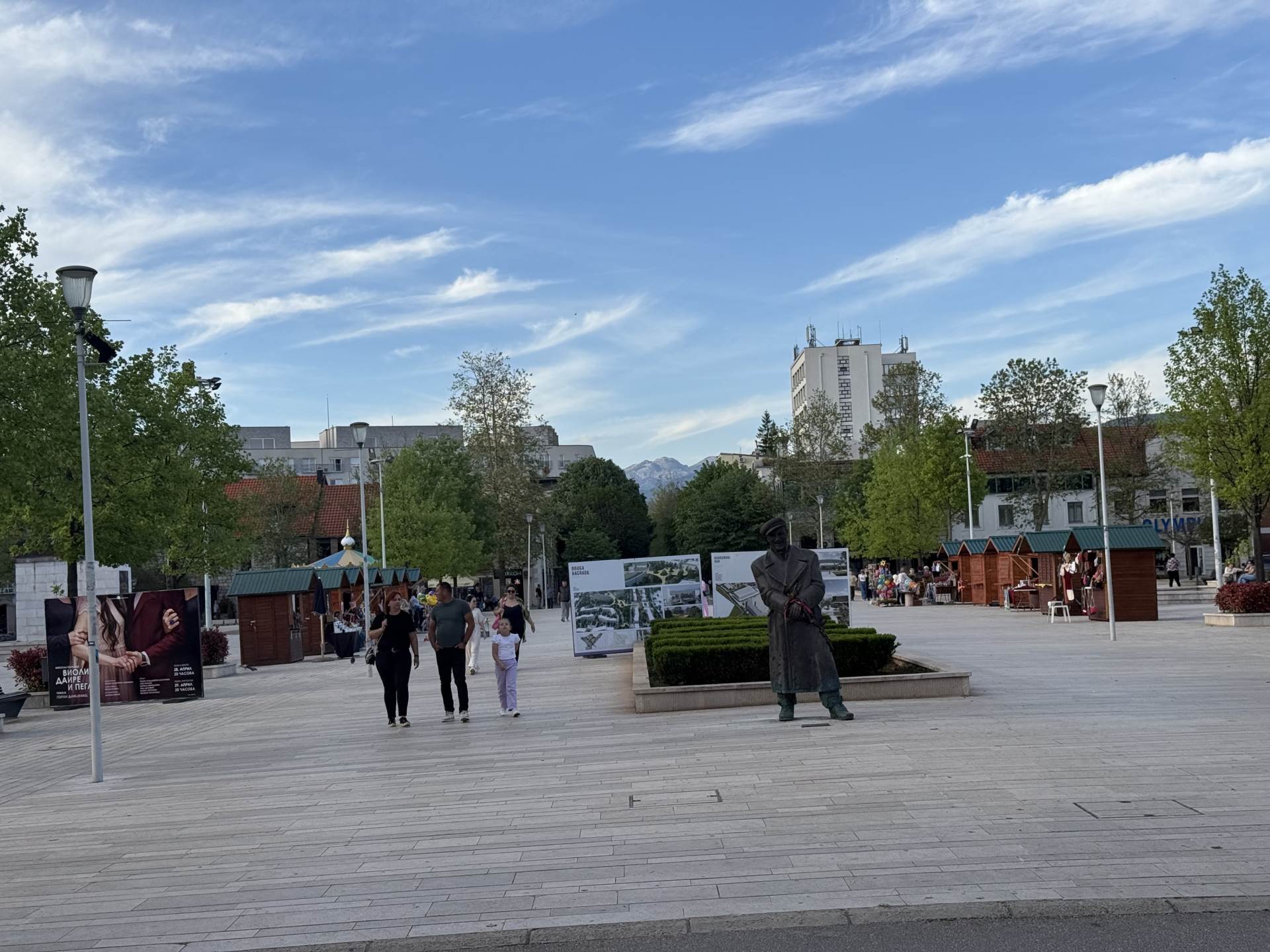  Dojave o bombama u tri srednje škole, učenici evakuisani 