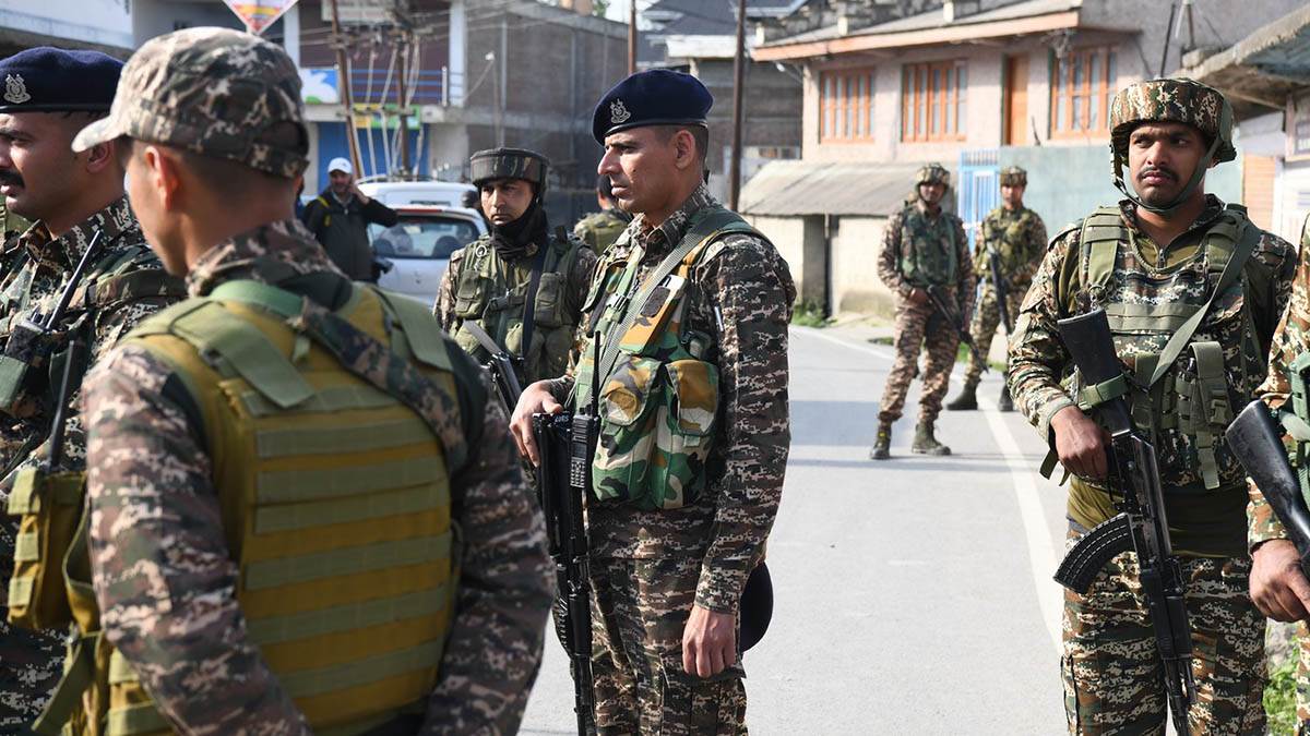  Eksplozije odjekuju Kašmirom 