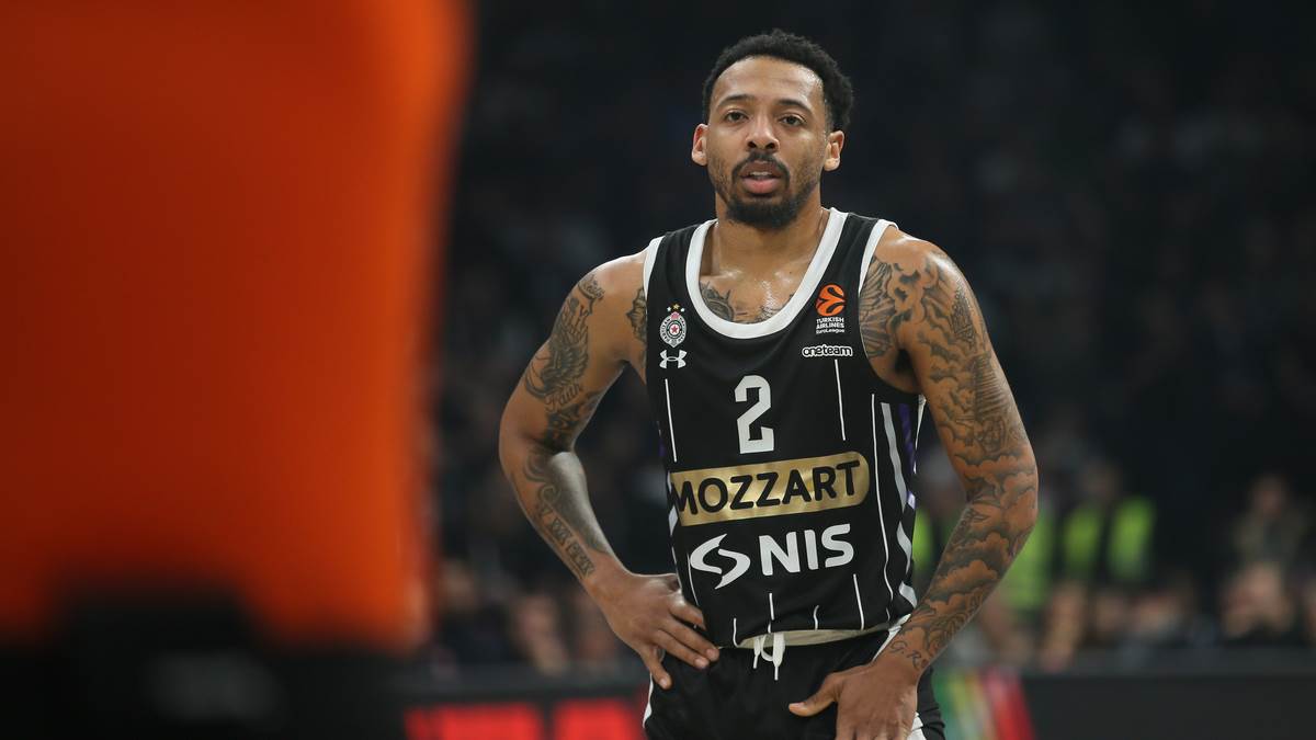  Isplivala fotografija muškarca kome je Džouns razbio flašu o glavu 